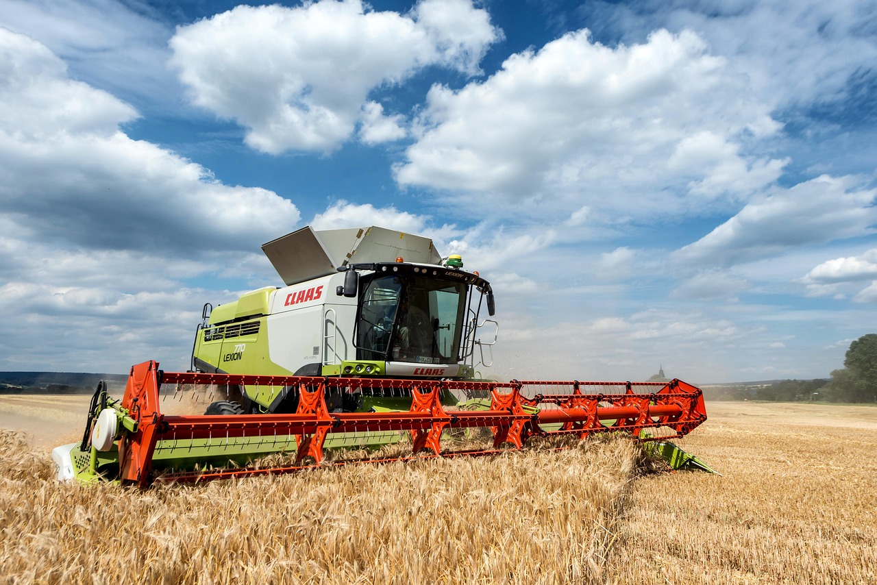 wolfgang-1958-combine-harvester-8034811_1280